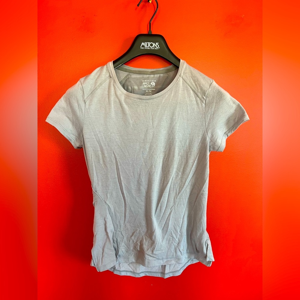 Mountain Hardwear shirt, Women’s Medium. Excellent shape not fading.